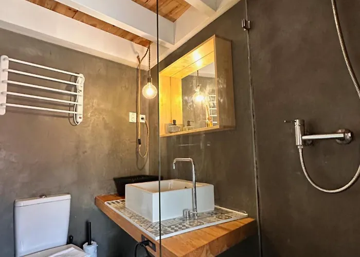 בית נופש Nomad's Easy - 1bdr Chalet In The Old Town פורטו